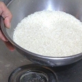 Cuocere il riso al gelsomino in una cuociriso