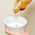 Schiarisci i capelli con il miele