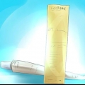 Tingi i capelli di biondo platino