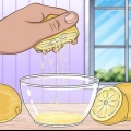 Tingi i capelli con il succo di limone