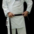 Indossa la cintura da karate