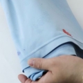Rimuovere la gomma da masticare dai vestiti