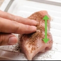 Cuocere il petto di pollo al forno
