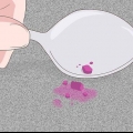 Rimuovere il rossetto dal tappeto
