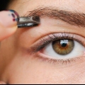 Applicare il trucco sugli occhi piccoli
