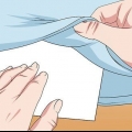 Come togliere l'evidenziatore o l'evidenziatore dai vestiti