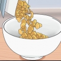 Mangiare cereali per la colazione