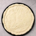 Preparare l'impasto della pizza senza lievito