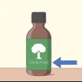 Tratta i brufoli con l'olio dell'albero del tè