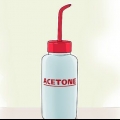 Rimozione della vernice spray da un'auto