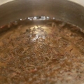 Preparare il tè freddo tailandese