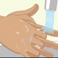 Inserimento di crema vaginale