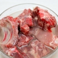 Preparare il collo di maiale
