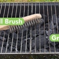 Arrostire il pesce su un barbecue