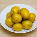 Fare l'insalata di patate