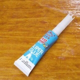 Riparazione di crepe nella plastica