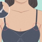 Nascondi le spalline del reggiseno con delle spille