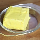Fare la crema al burro per la pastella