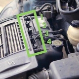 Sostituzione delle candele in un'auto