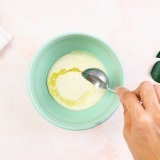 Preparare una crema per sbiancare la pelle