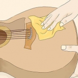 Determinazione dell'età e del valore di una chitarra