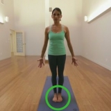 Fare il cane verso il basso nello yoga