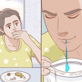 Fingere di vomitare