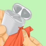 Pulizia di una custodia per airpods