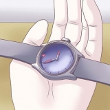 Usare un orologio analogico come bussola