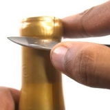Apri una bottiglia di vino
