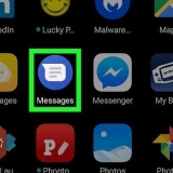 Per abbandonare una conversazione di gruppo su android