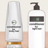 Applicare e fare una maschera per capelli da soli