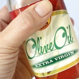 Fare una maschera per capelli con olio d'oliva