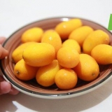 Mangiare un kumquat