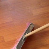 Pulizia di un pavimento in laminato