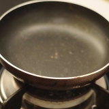 Fare una frittata leggera con tre uova