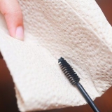 Pulizia di una spazzola per mascara