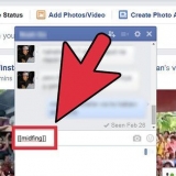 Alzando il dito medio su facebook