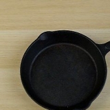 Cuocere una costata in padella