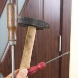 Rimozione di un perno di cerniera