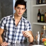 Bevi un bicchierino di tequila
