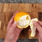 Mangiare un'arancia