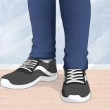Indossare jeans con scarpe da ginnastica