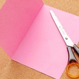 Taglia un cuore di carta simmetrico