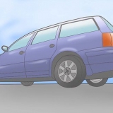 Controllo di un'auto usata prima di acquistarla