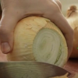 Tritare una cipolla