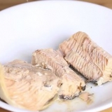 Fare un hamburger di salmone