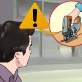 Fornisci il primo soccorso per un dito che è caduto