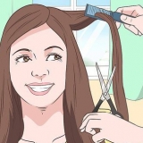 Tratta i capelli molto secchi