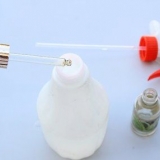 Usando l'olio profumato